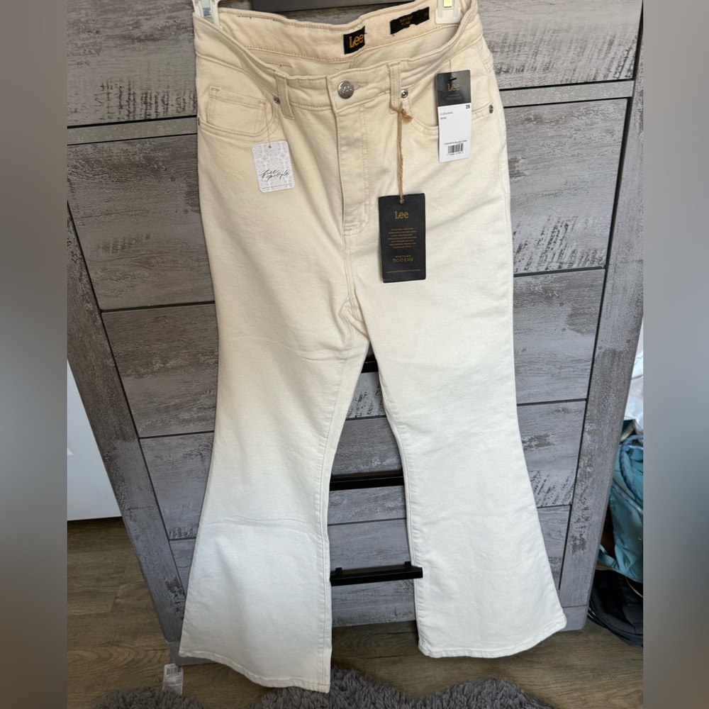 NWT Lee cream jeans size 28
